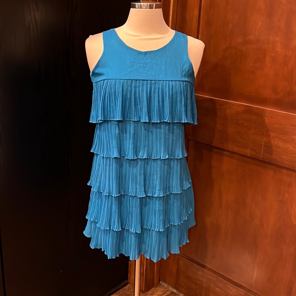 Woman’s sleeveless flapper dress